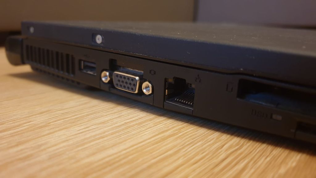 Lenovo Thinkpad x61 left