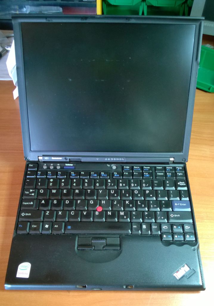 Lenovo Thinkpad x61 front clean
