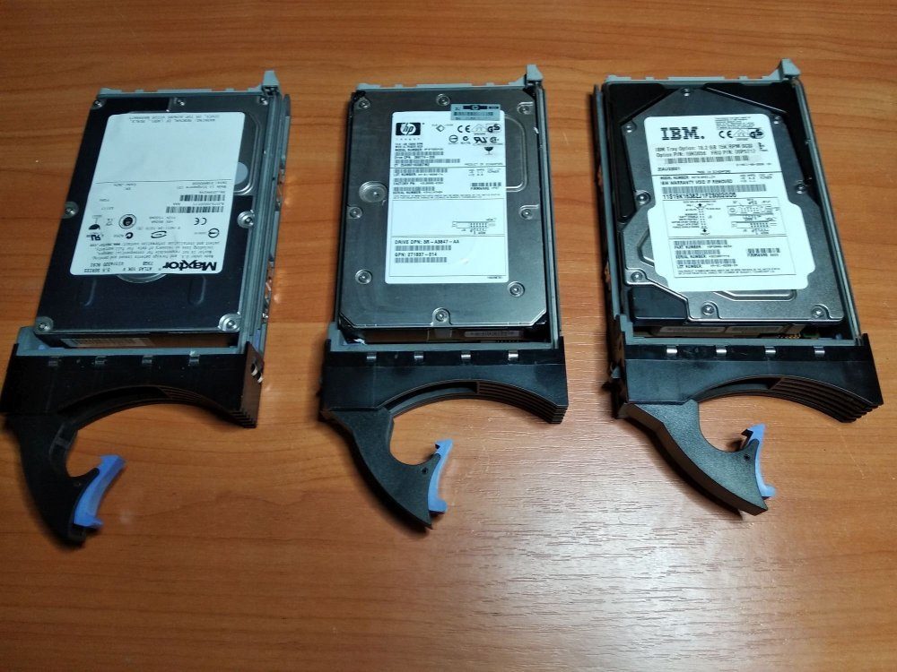 ibm_eserver_type8658_hdd_cadys.thumb.jpg.fa70f9f2ab8d64a25993eb181f3f5c4c.jpg